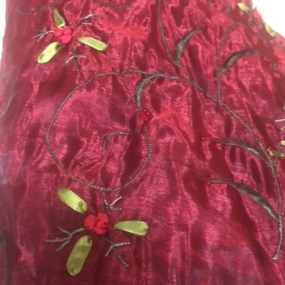 Vintage Tulle Tree Skirt w/Beads, Embroidery & Ribbon 50” Circumference - Picture 7 of 8